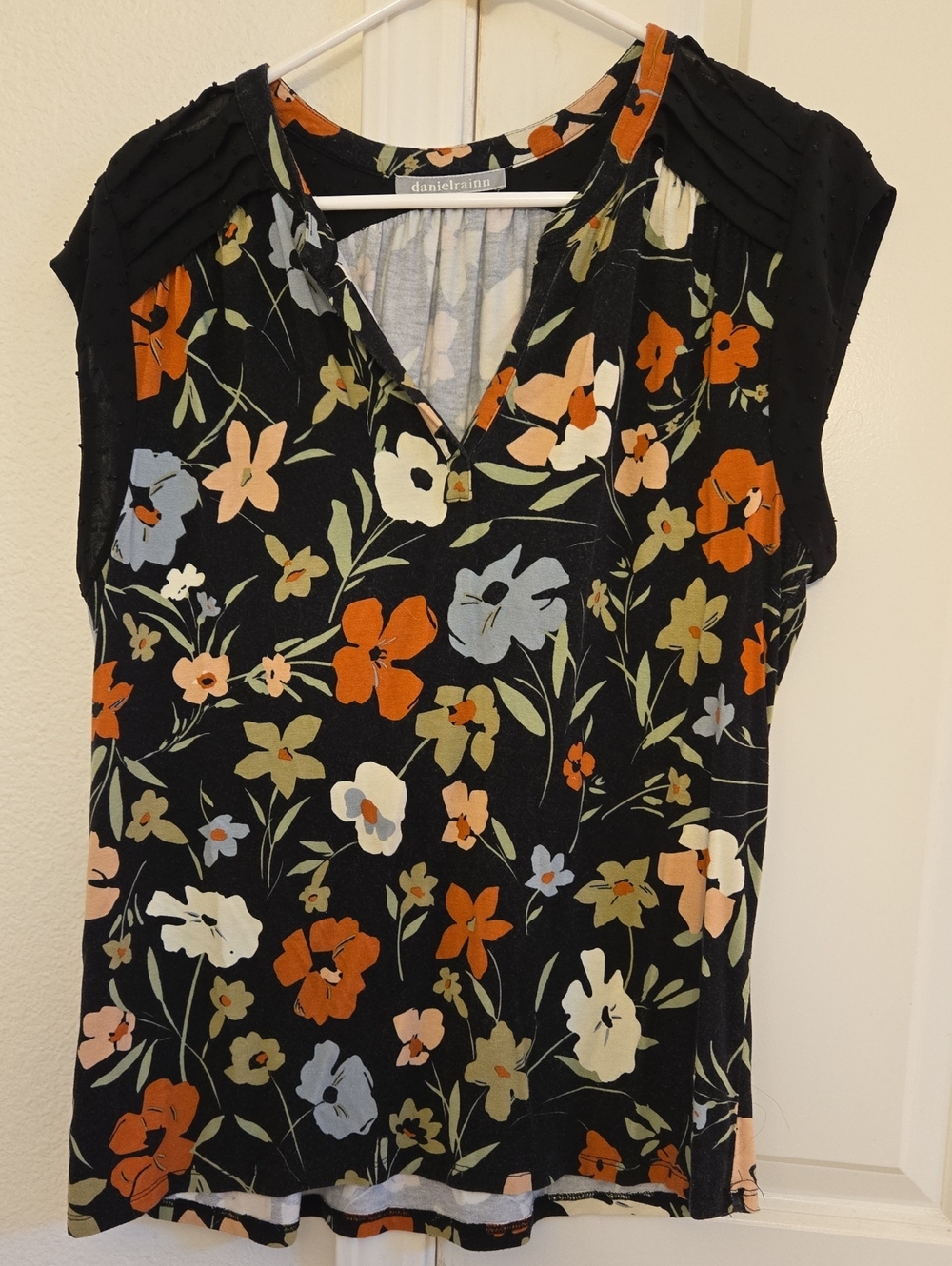 daniel rainn Black Floral Cap-Sleeve V-Neck Top